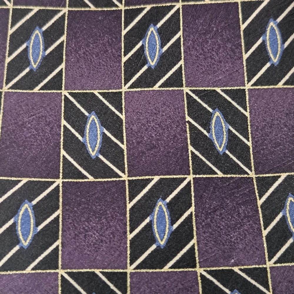 Mondo Uomo 100% Silk Tie Handmade in Italy Purple Geometric Necktie